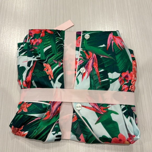Victoria Secret NWT Satin colorful Short Pijama Set. - Picture 4 of 13